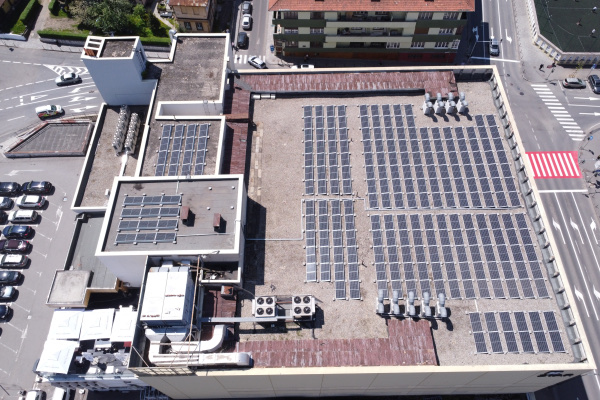 Magazinul STAR Brașov - Instalare panouri fotovoltaice - Imagine 2