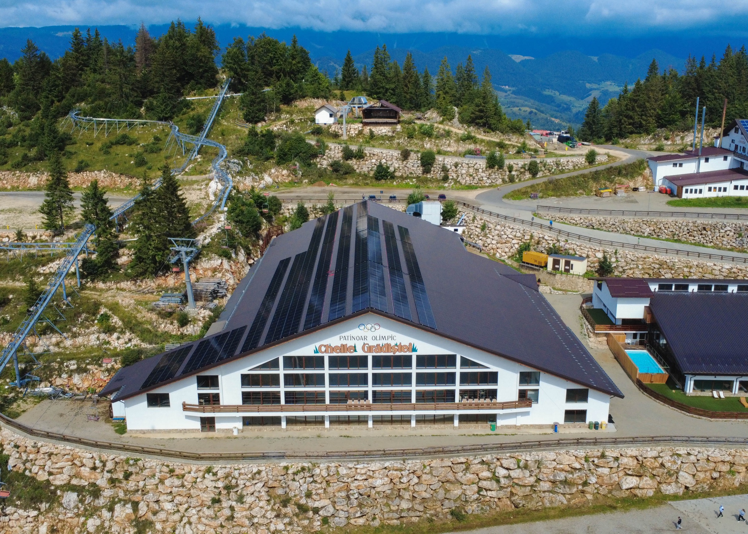 Cheile Grădiștei Resort Fundata - Instalare panouri fotovoltaice - Imagine 2