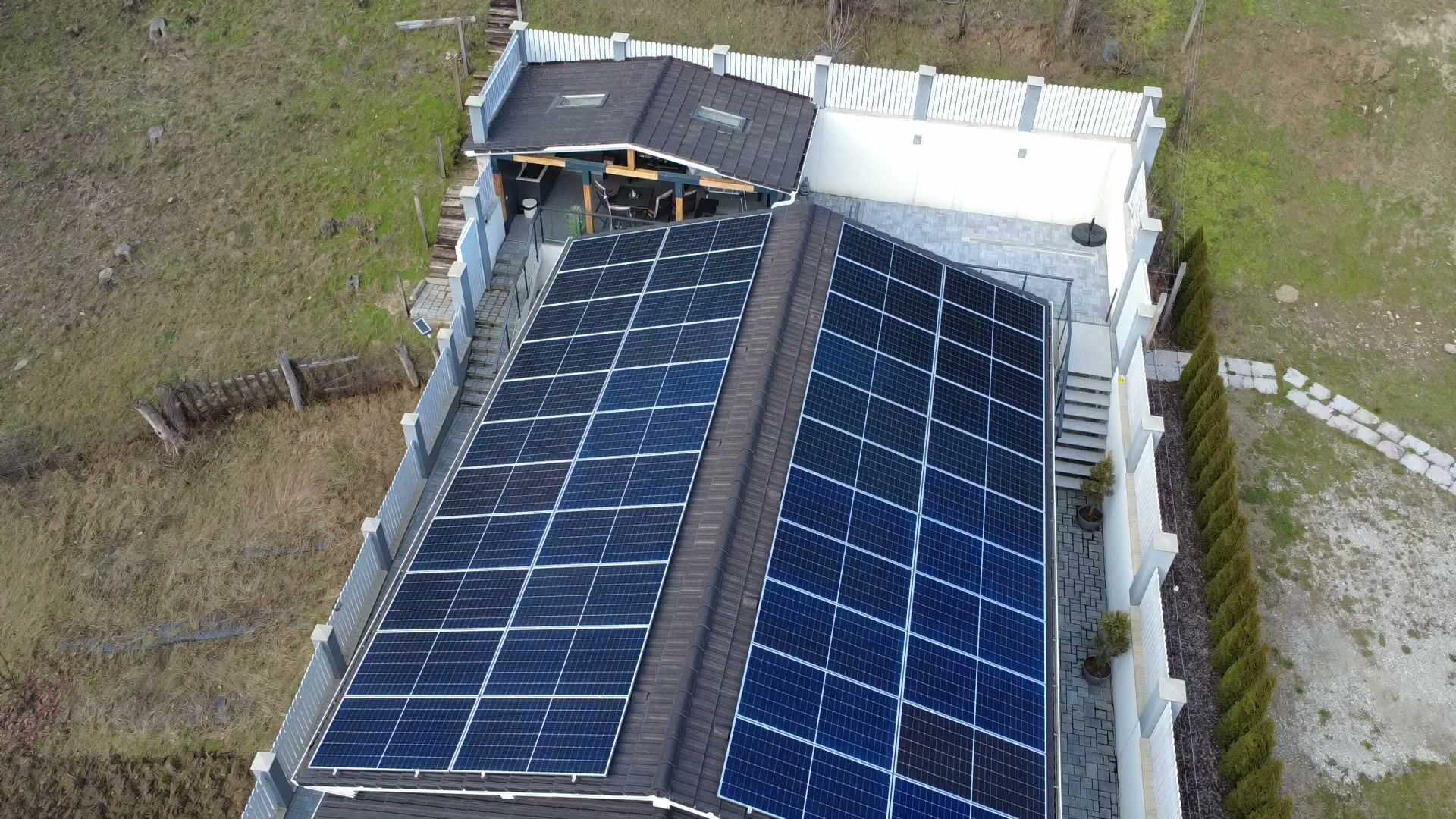 Acoperiș cu panouri fotovoltaice pe o locuință încălzită electric, Sighișoara