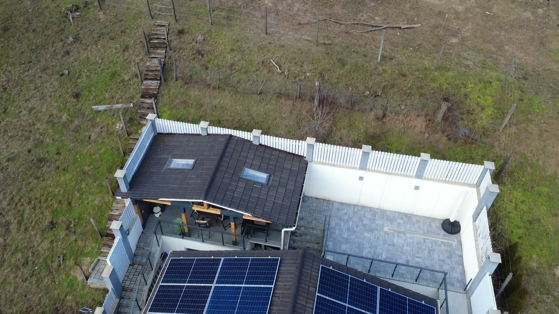 Sistem fotovoltaic rezidențial de 25,44 kWp în Sighișoara – vedere din dronă