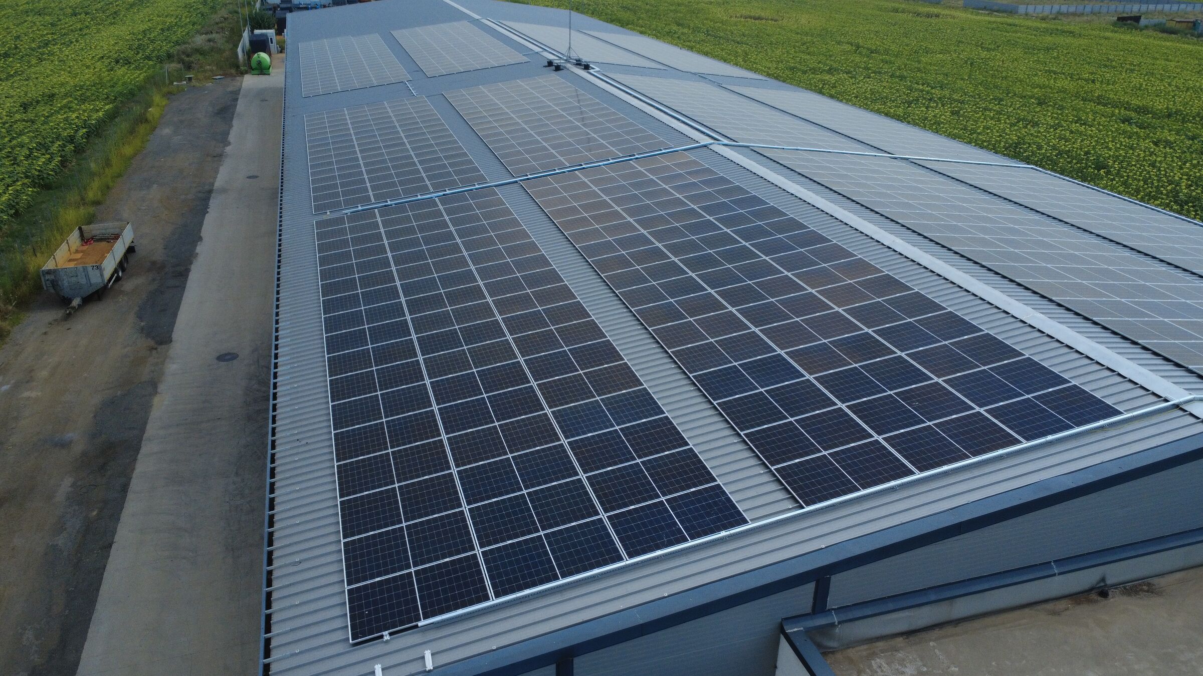 Montaj panouri fotovoltaice pe acoperiș din tablă, Stehos Acero Chitila
