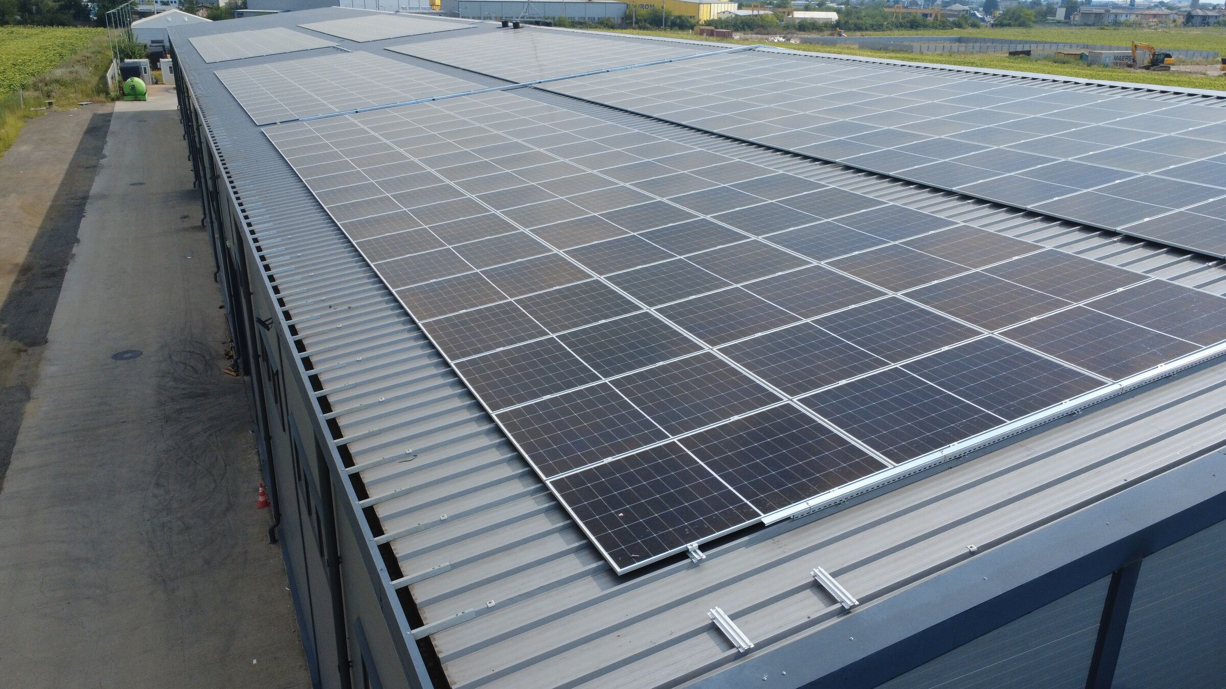 Panouri Trina Solar de 505 W pe hala Stehos Acero, județul Ilfov