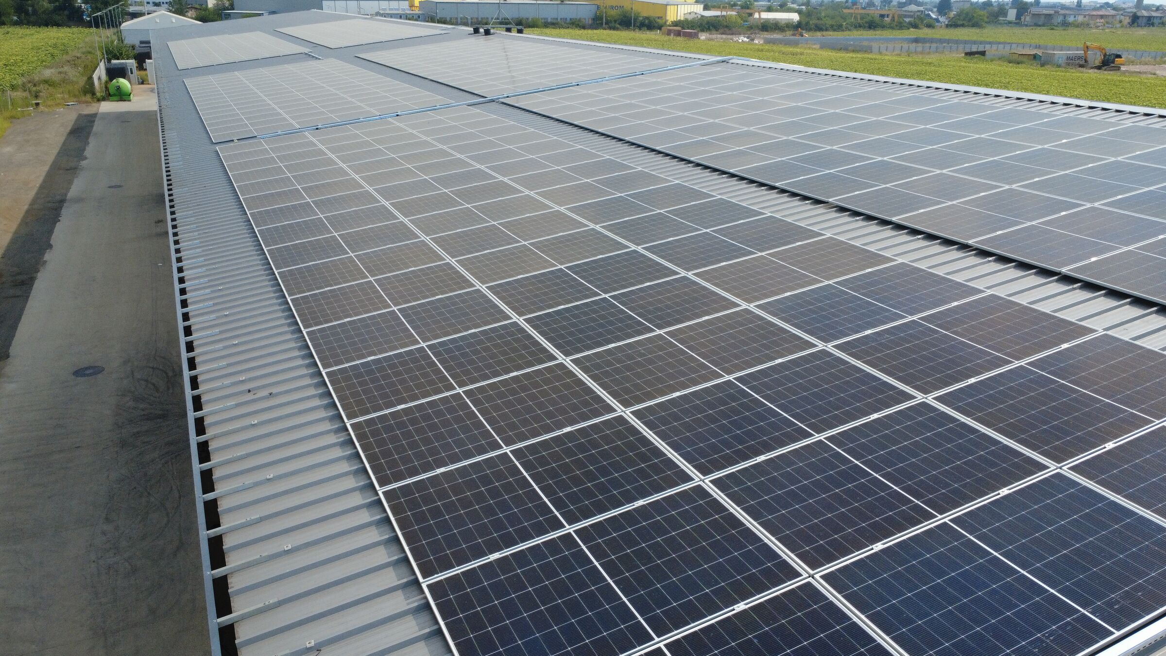 Centrală fotovoltaică pe acoperiș industrial în Chitila, Ilfov