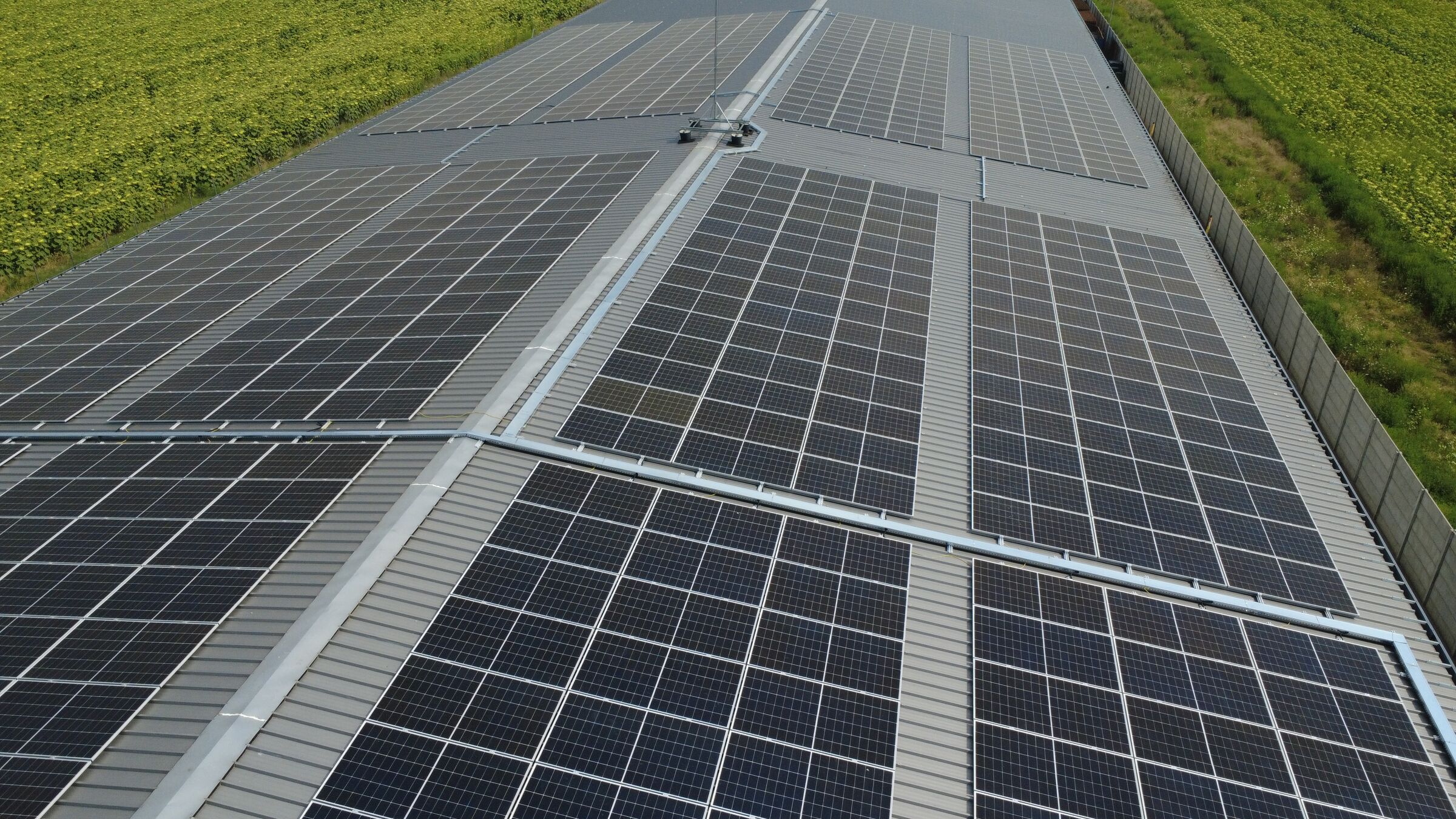 Sistemul fotovoltaic Stehos Acero văzut de sus, Chitila, Ilfov